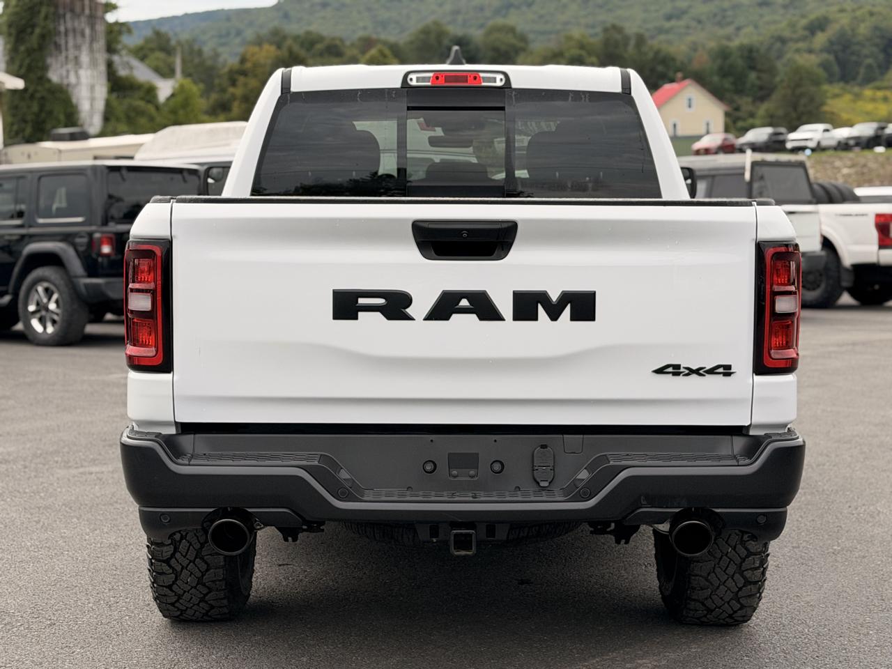 RAM 1500 Tradesman Crew Cab SWB 4WD 2025