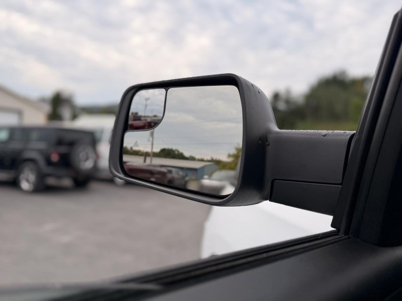 RAM 1500 Tradesman Crew Cab SWB 4WD 2025