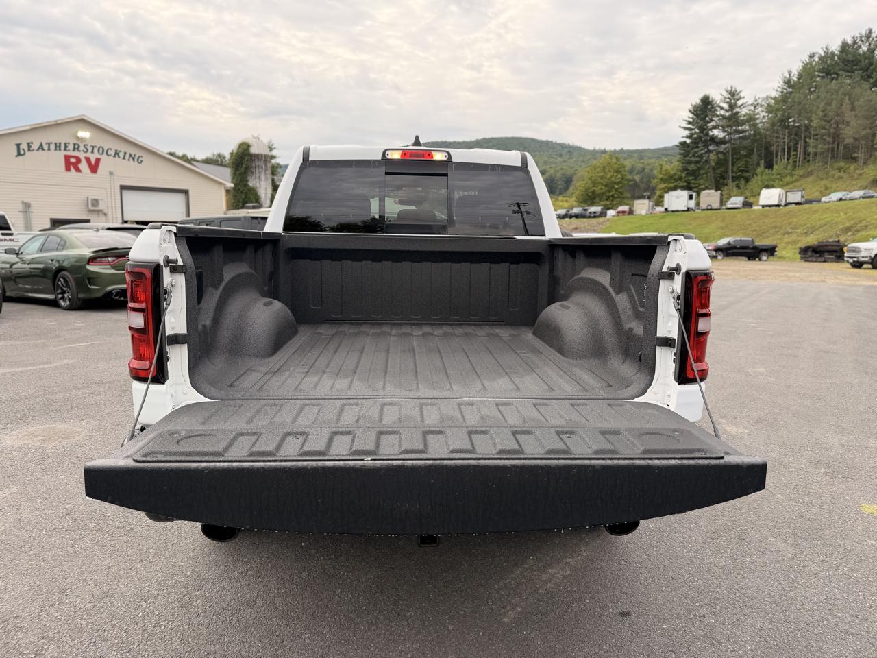 RAM 1500 Tradesman Crew Cab SWB 4WD 2025