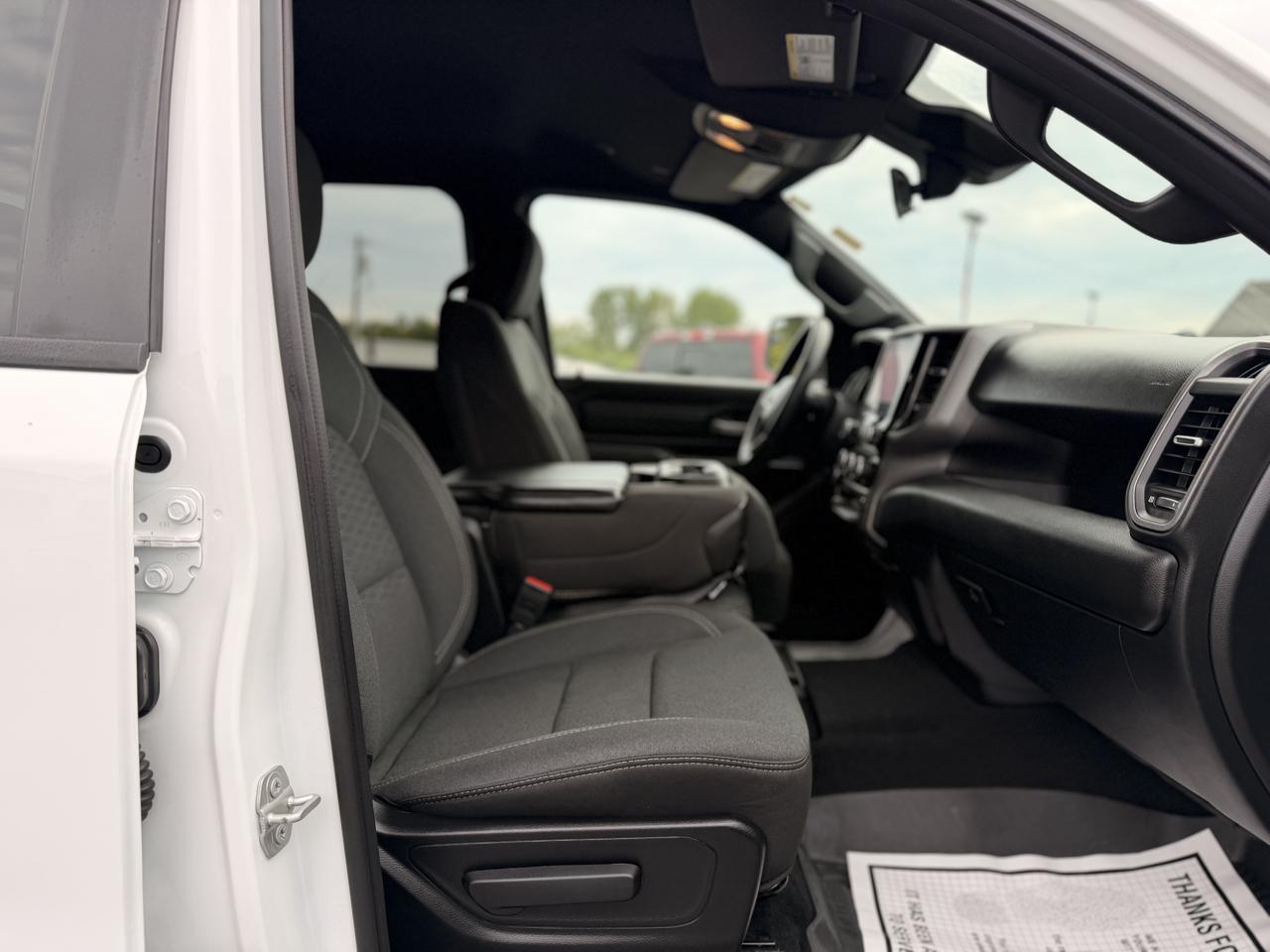 RAM 1500 Tradesman Crew Cab SWB 4WD 2025