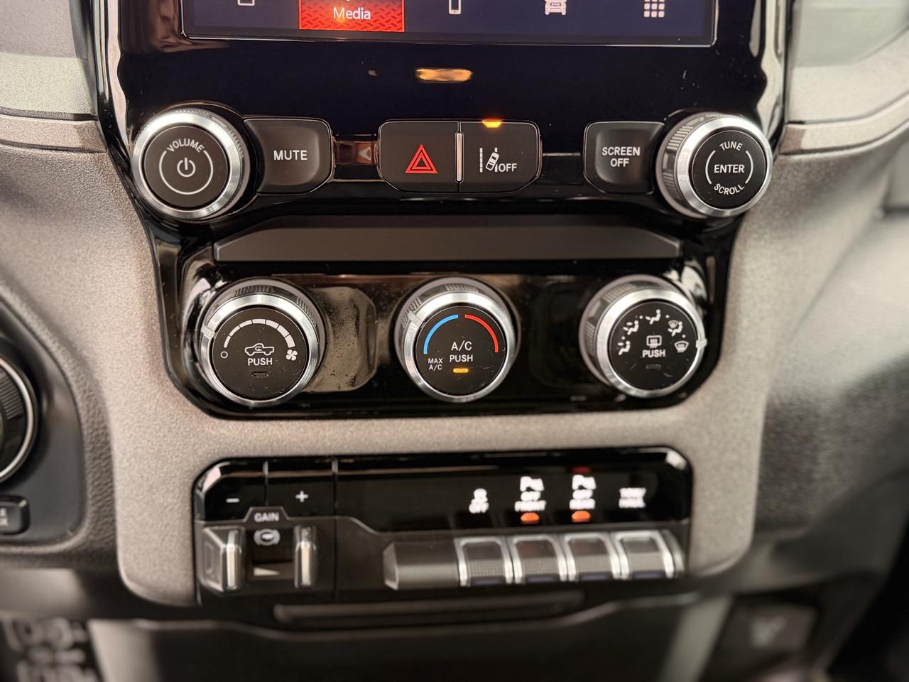 RAM 1500 Tradesman Crew Cab SWB 4WD 2025