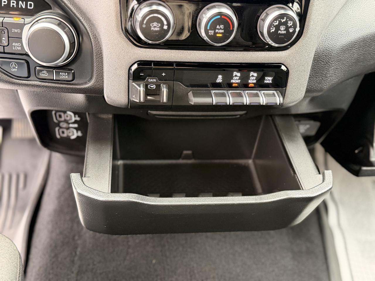 RAM 1500 Tradesman Crew Cab SWB 4WD 2025