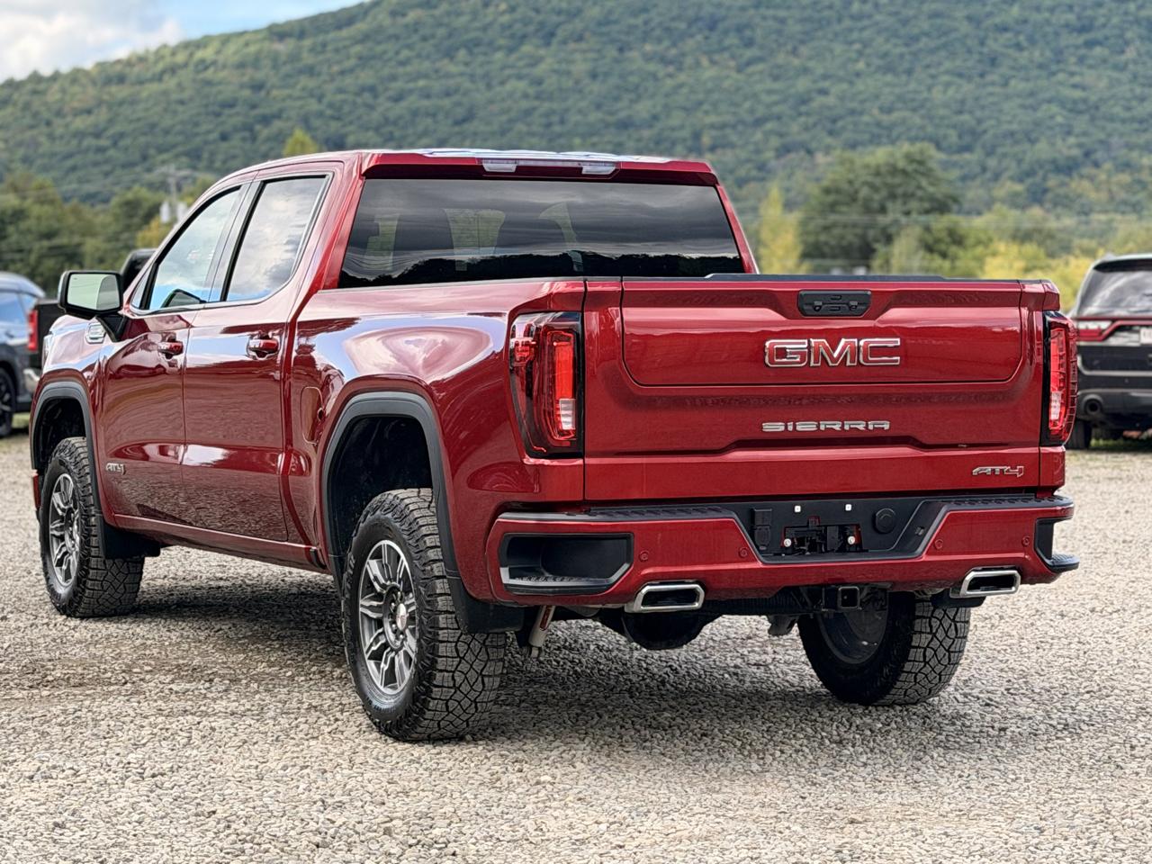 GMC Sierra 1500 AT4 Crew Cab 4WD 2026