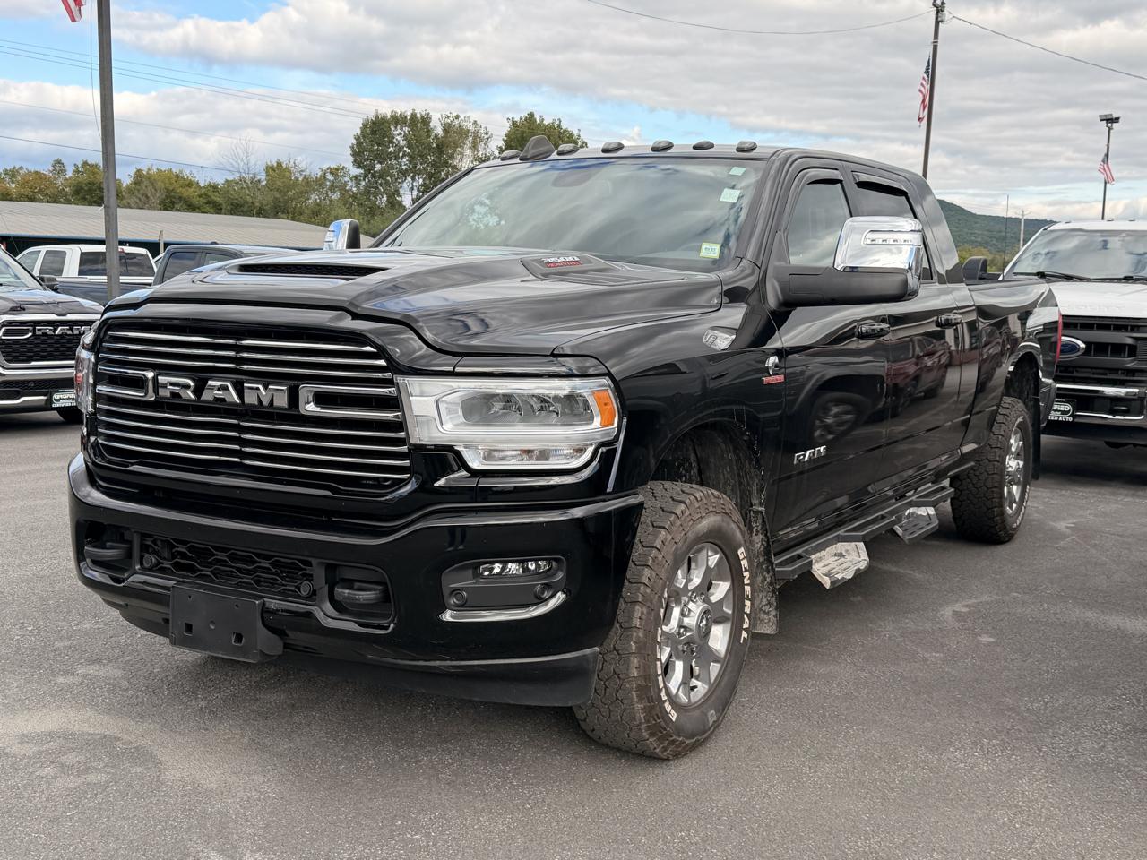 RAM 3500 Laramie Mega Cab 4WD 2023