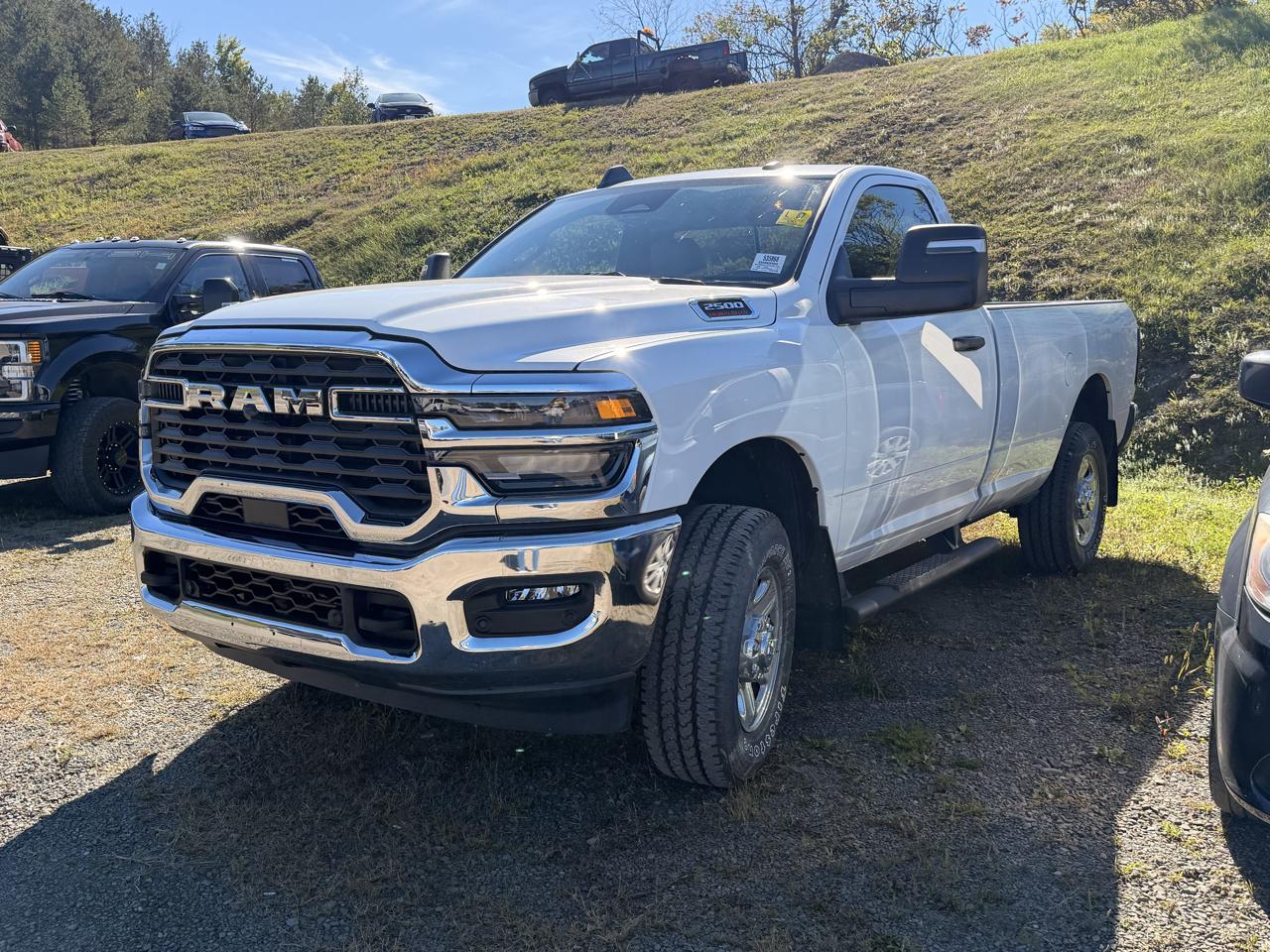 RAM 2500 Tradesman Regular Cab 4WD 2025