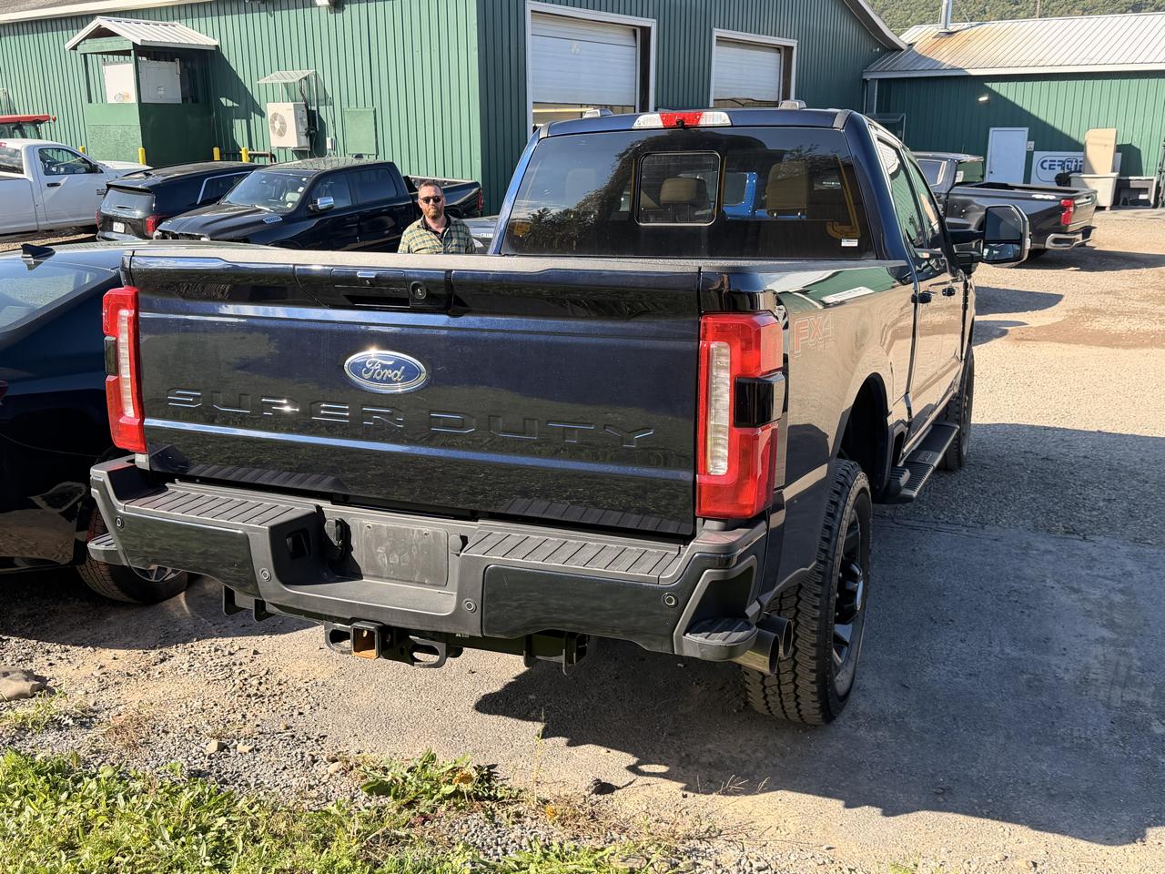 Ford F-250 SD Lariat Crew Cab 4WD 2024