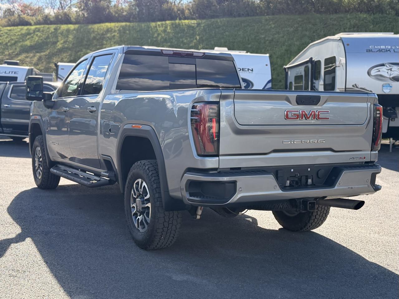 GMC Sierra 2500HD AT4 Crew Cab 4WD 2024