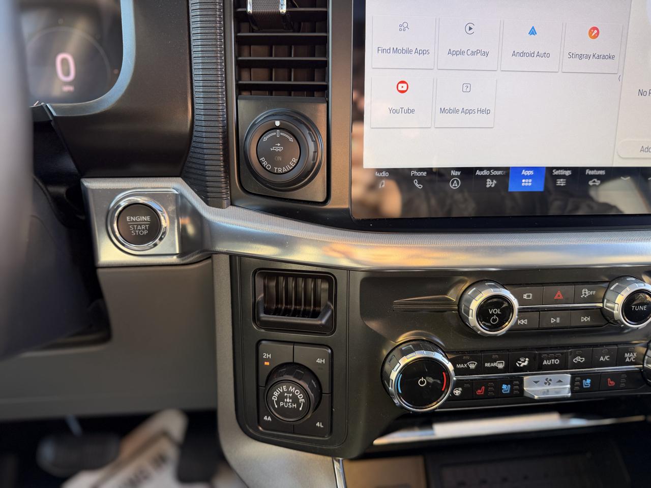 Ford F-150 Lariat SuperCrew 4WD 2025