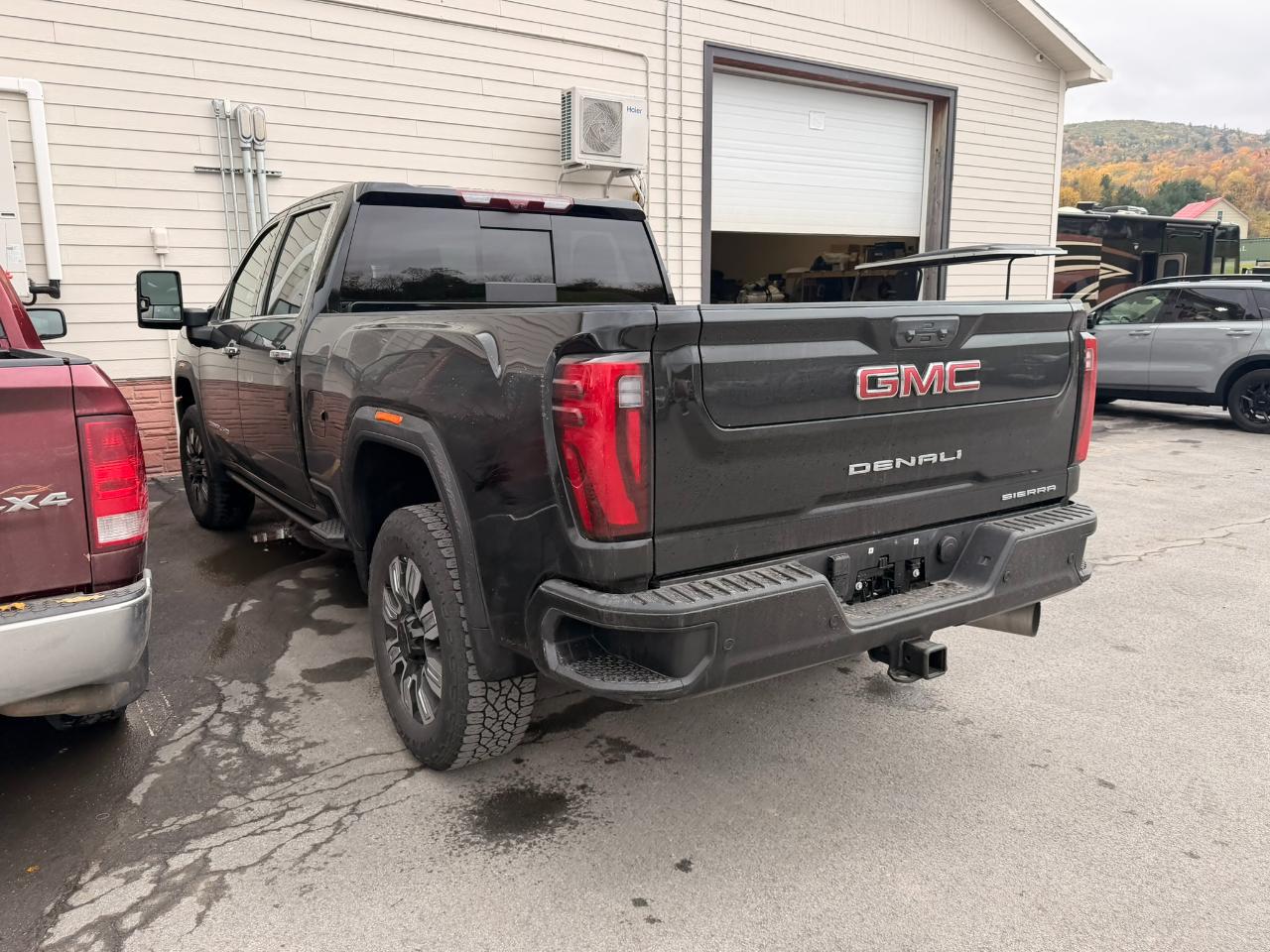 GMC Sierra 2500HD Denali Crew Cab 4WD SB 2024