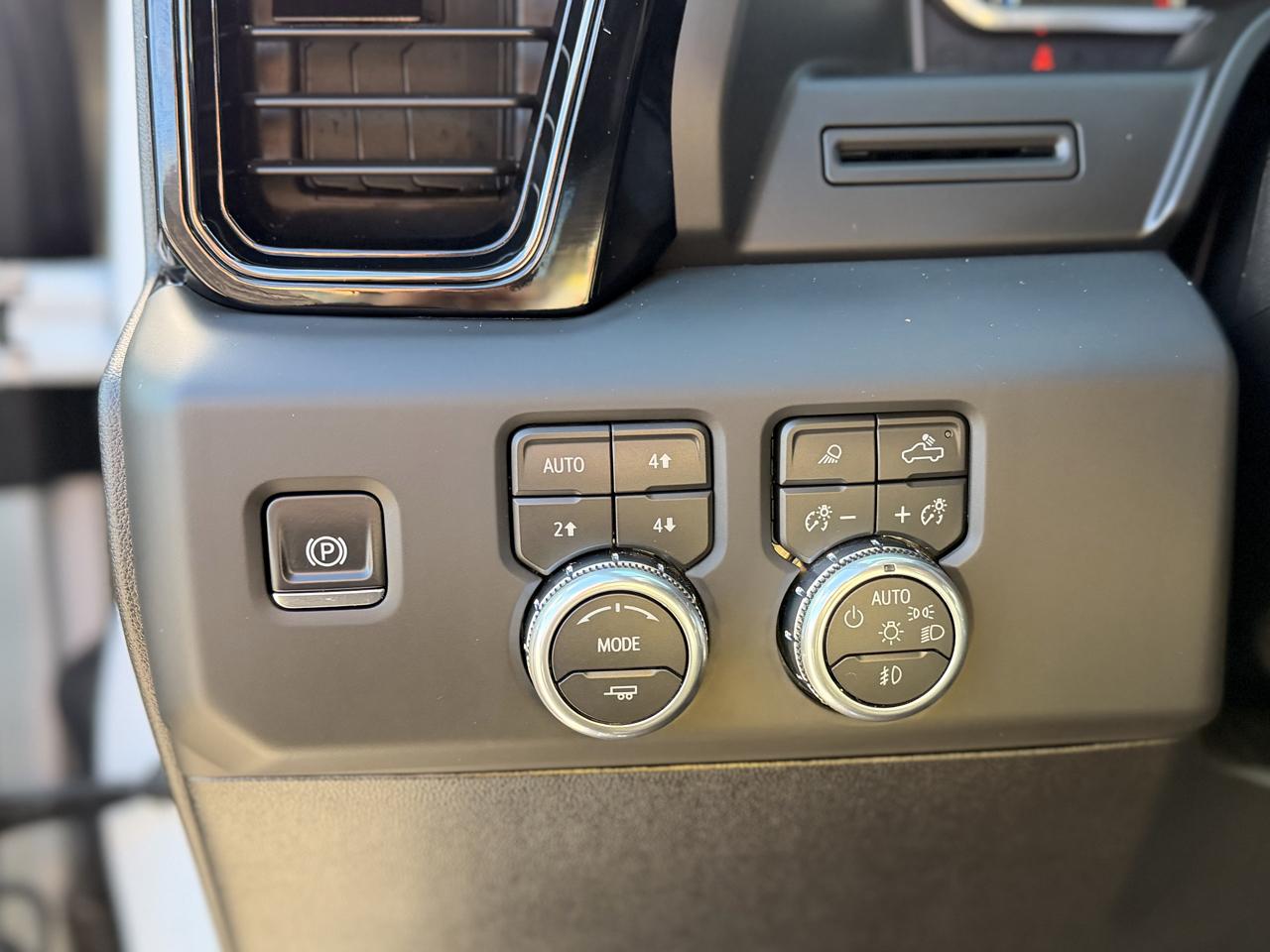 GMC Sierra 2500HD AT4 Crew Cab 4WD 2026