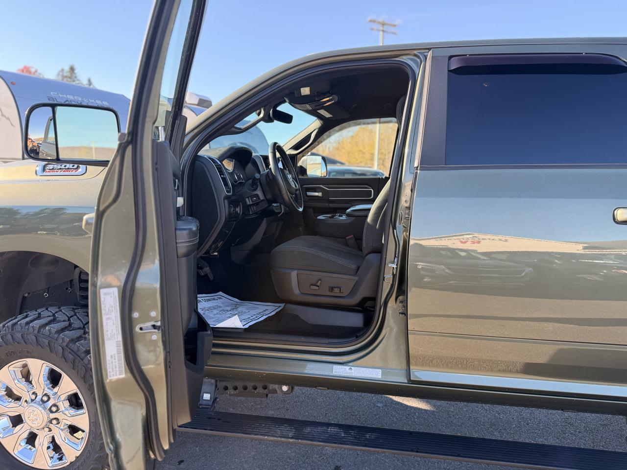 RAM 3500 Big Horn Crew Cab SWB 4WD 2022