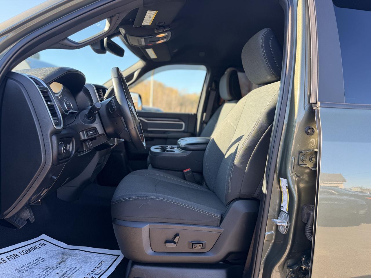 RAM 3500 Big Horn Crew Cab SWB 4WD 2022