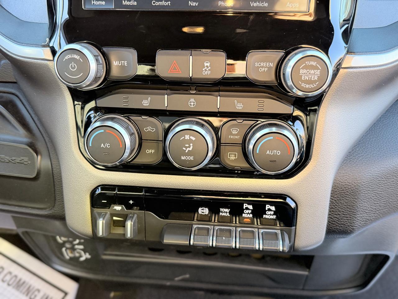 RAM 3500 Big Horn Crew Cab SWB 4WD 2022