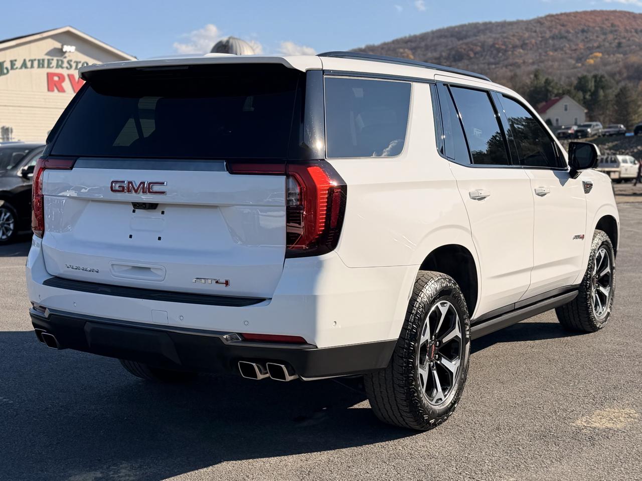GMC Yukon AT4 4WD 2025