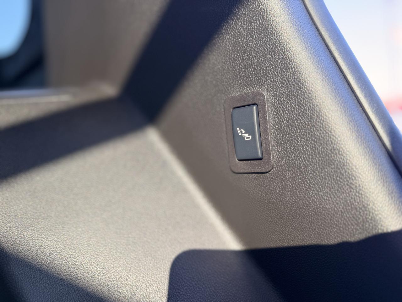 GMC Yukon AT4 4WD 2025