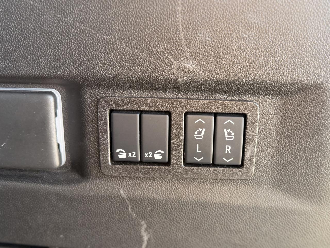 GMC Yukon AT4 4WD 2025
