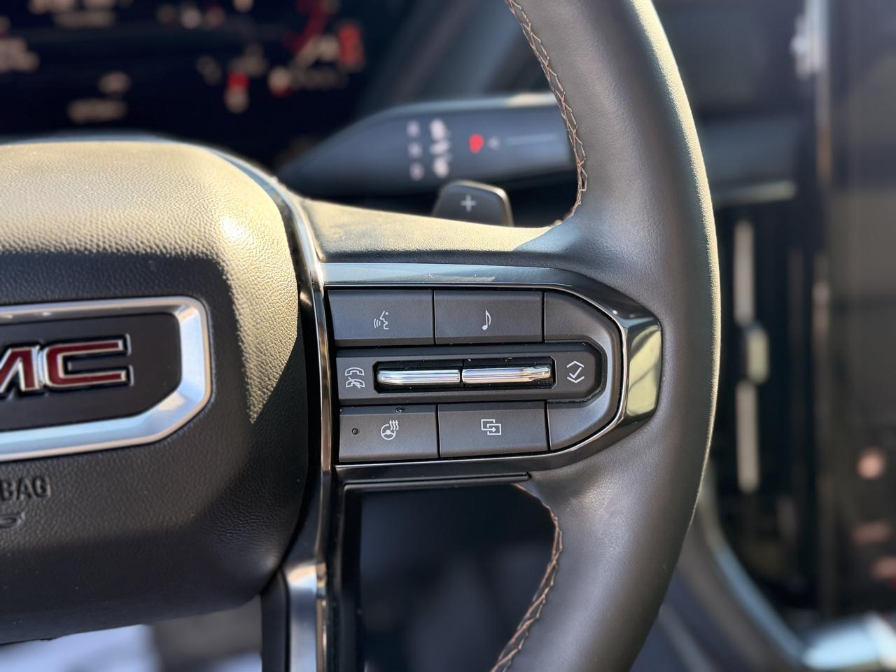 GMC Yukon AT4 4WD 2025