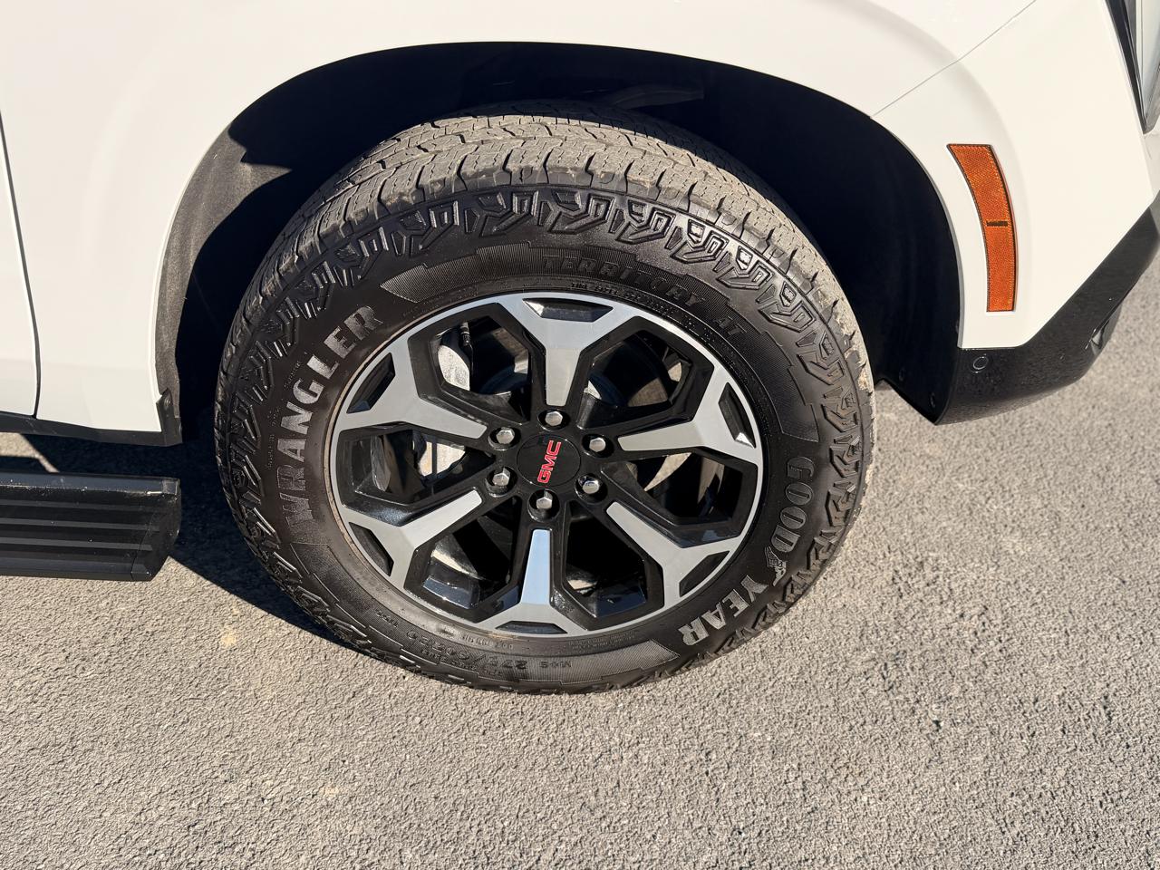 GMC Yukon AT4 4WD 2025