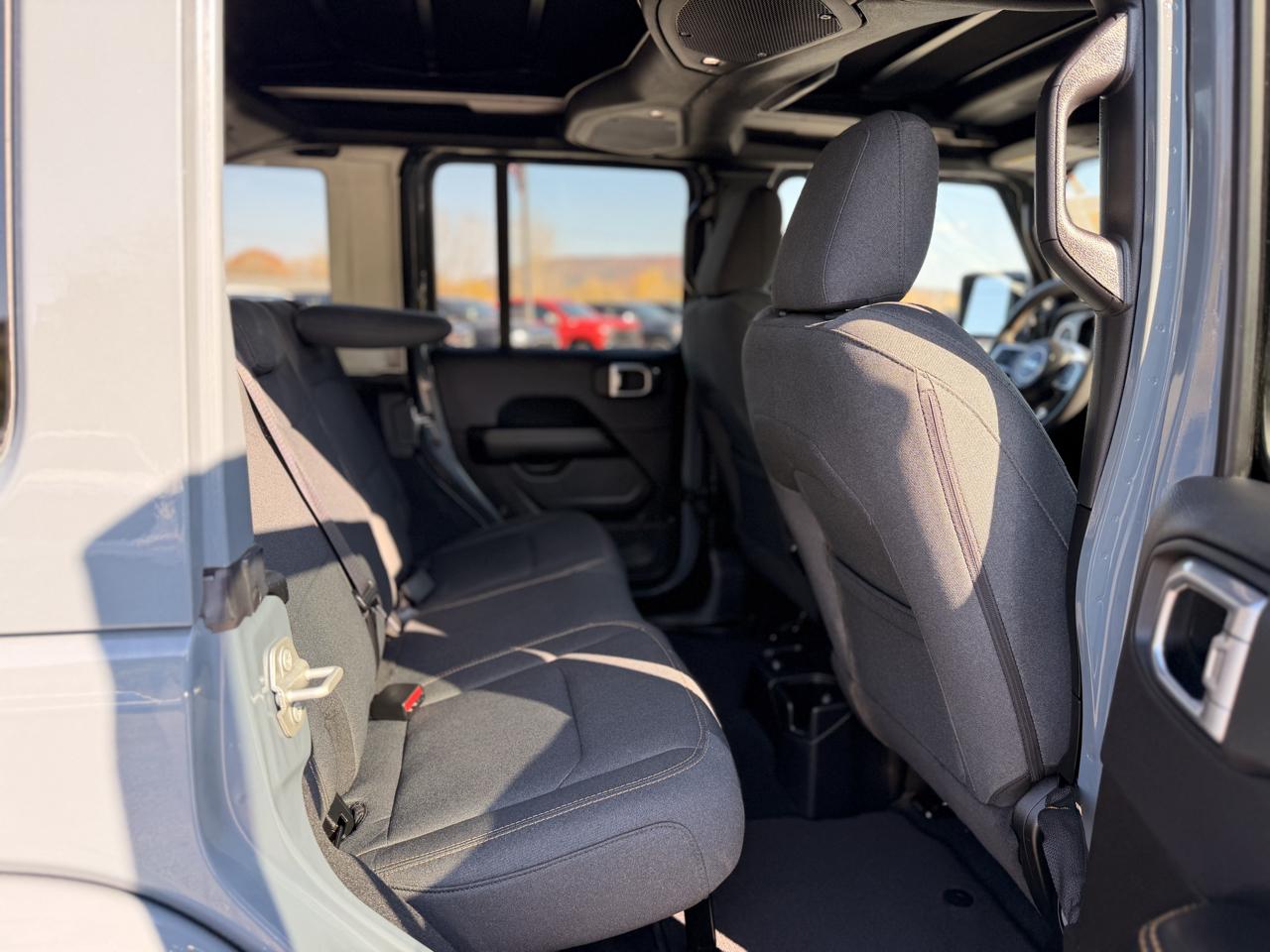 Jeep Wrangler Sahara 2024