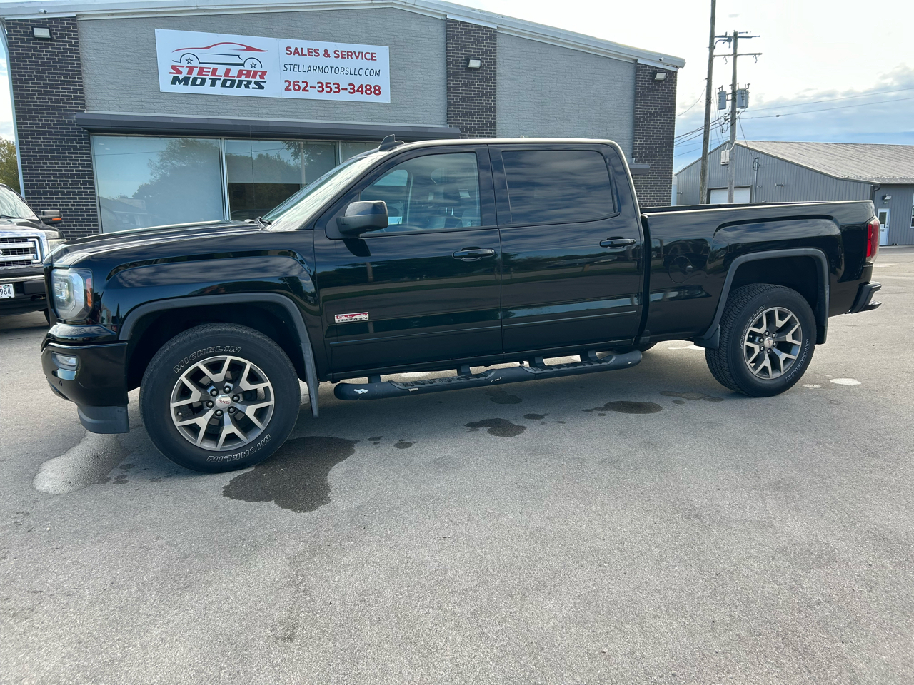 GMC Sierra 1500 4WD Crew Cab 143.5" SLT 2017 GMC Sierra 1500 4WD Crew Cab 143.5" SLT 2017