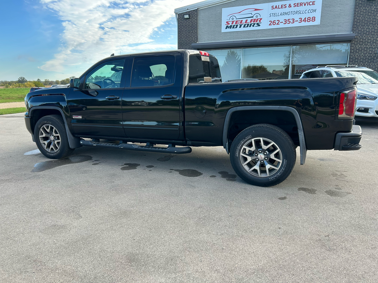 GMC Sierra 1500 4WD Crew Cab 143.5" SLT 2017 GMC Sierra 1500 4WD Crew Cab 143.5" SLT 2017