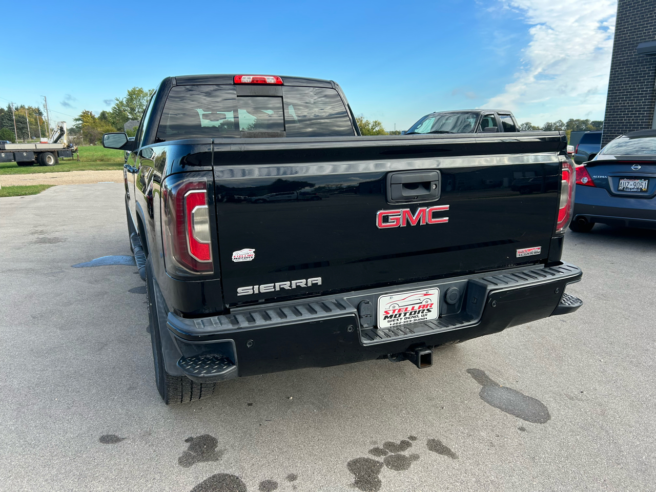 GMC Sierra 1500 4WD Crew Cab 143.5" SLT 2017 GMC Sierra 1500 4WD Crew Cab 143.5" SLT 2017