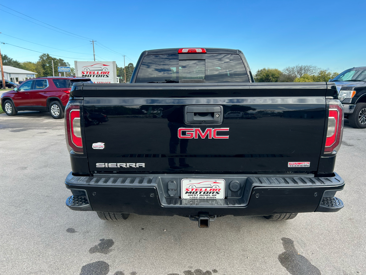 GMC Sierra 1500 4WD Crew Cab 143.5" SLT 2017 GMC Sierra 1500 4WD Crew Cab 143.5" SLT 2017