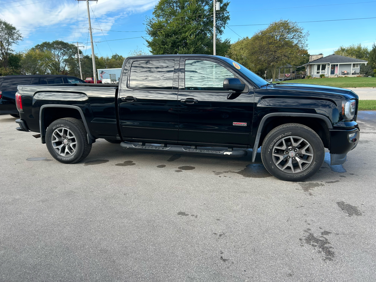 GMC Sierra 1500 4WD Crew Cab 143.5" SLT 2017 GMC Sierra 1500 4WD Crew Cab 143.5" SLT 2017