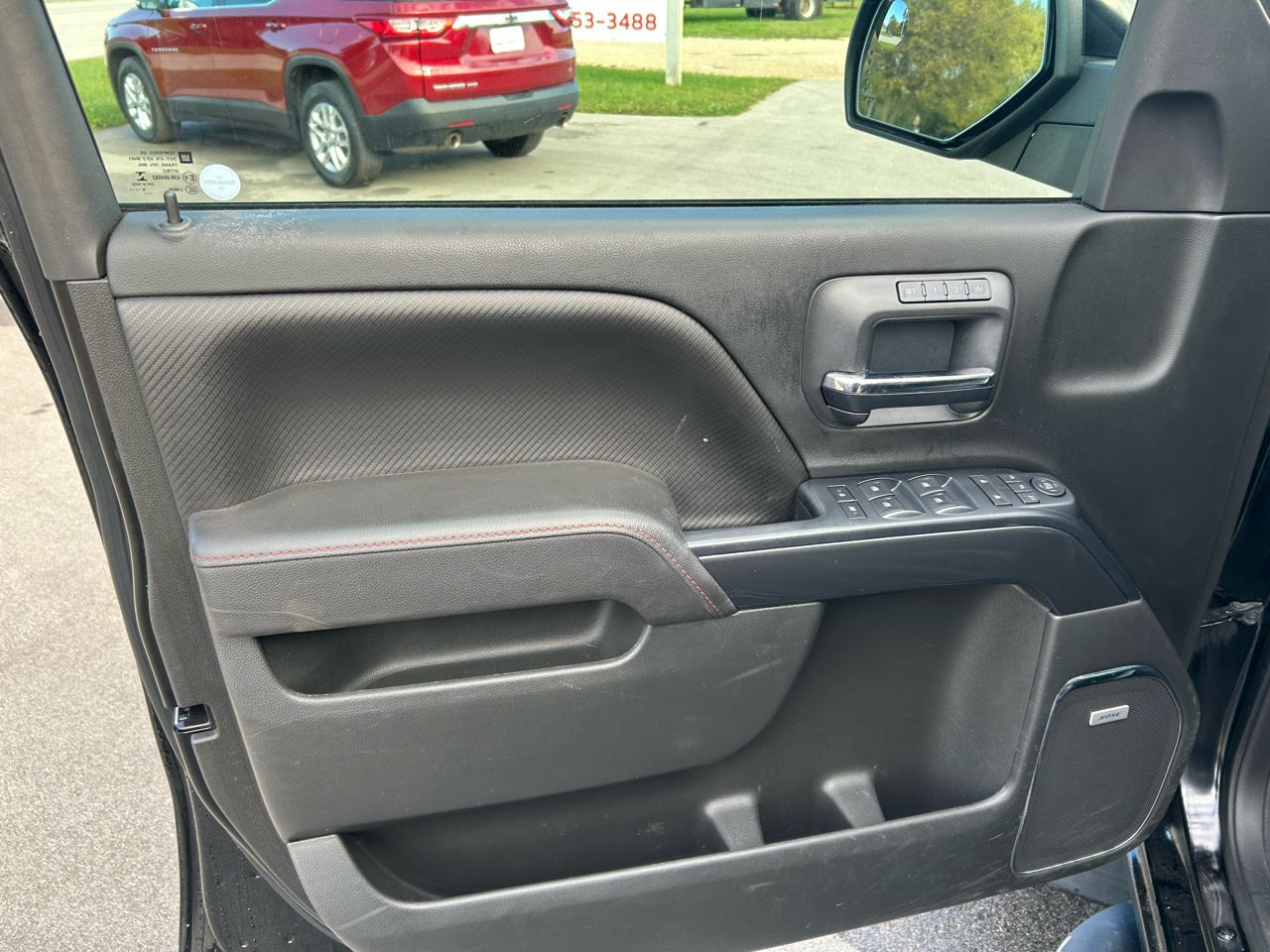 GMC Sierra 1500 4WD Crew Cab 143.5" SLT 2017 GMC Sierra 1500 4WD Crew Cab 143.5" SLT 2017