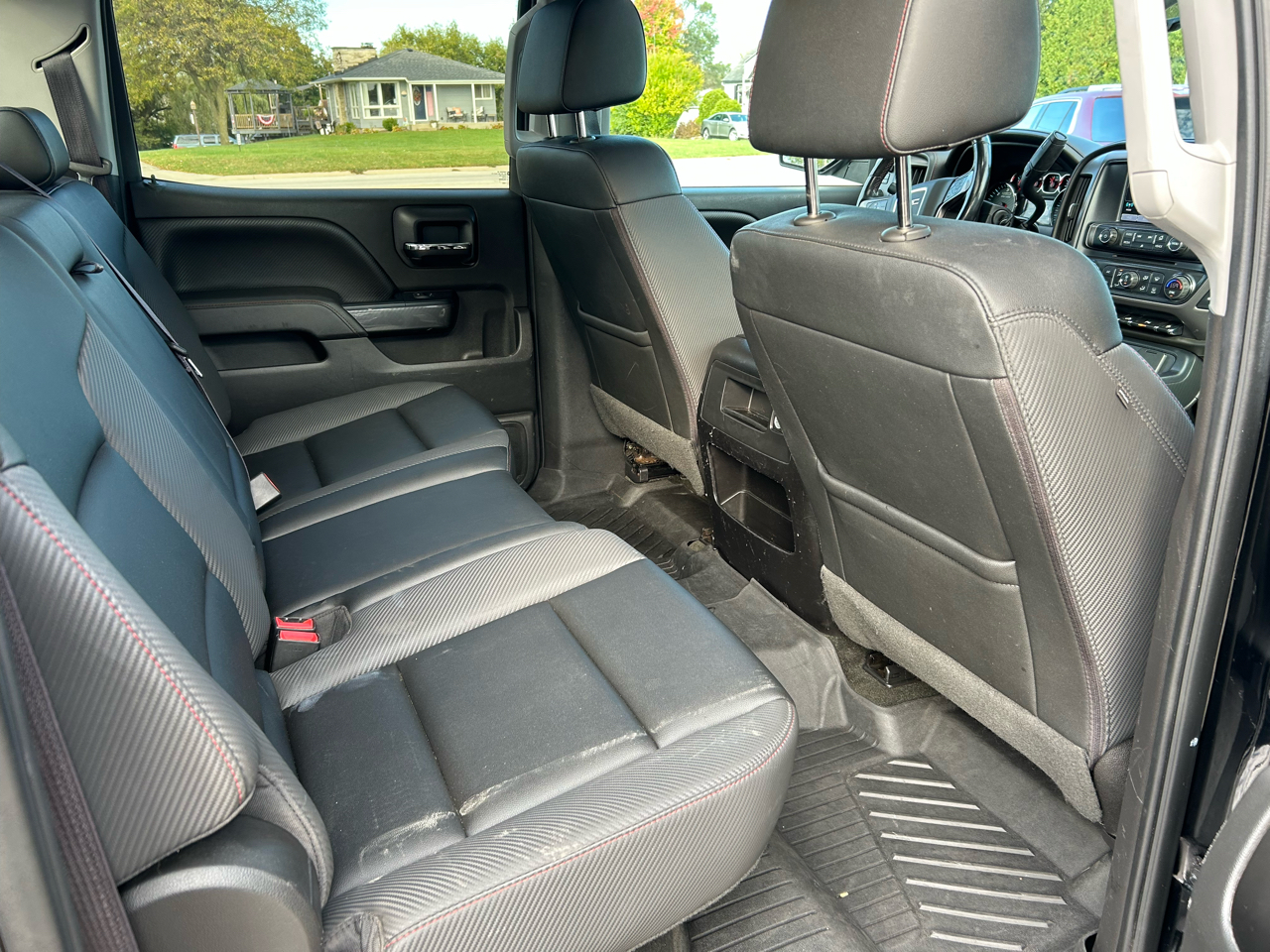 GMC Sierra 1500 4WD Crew Cab 143.5" SLT 2017 GMC Sierra 1500 4WD Crew Cab 143.5" SLT 2017