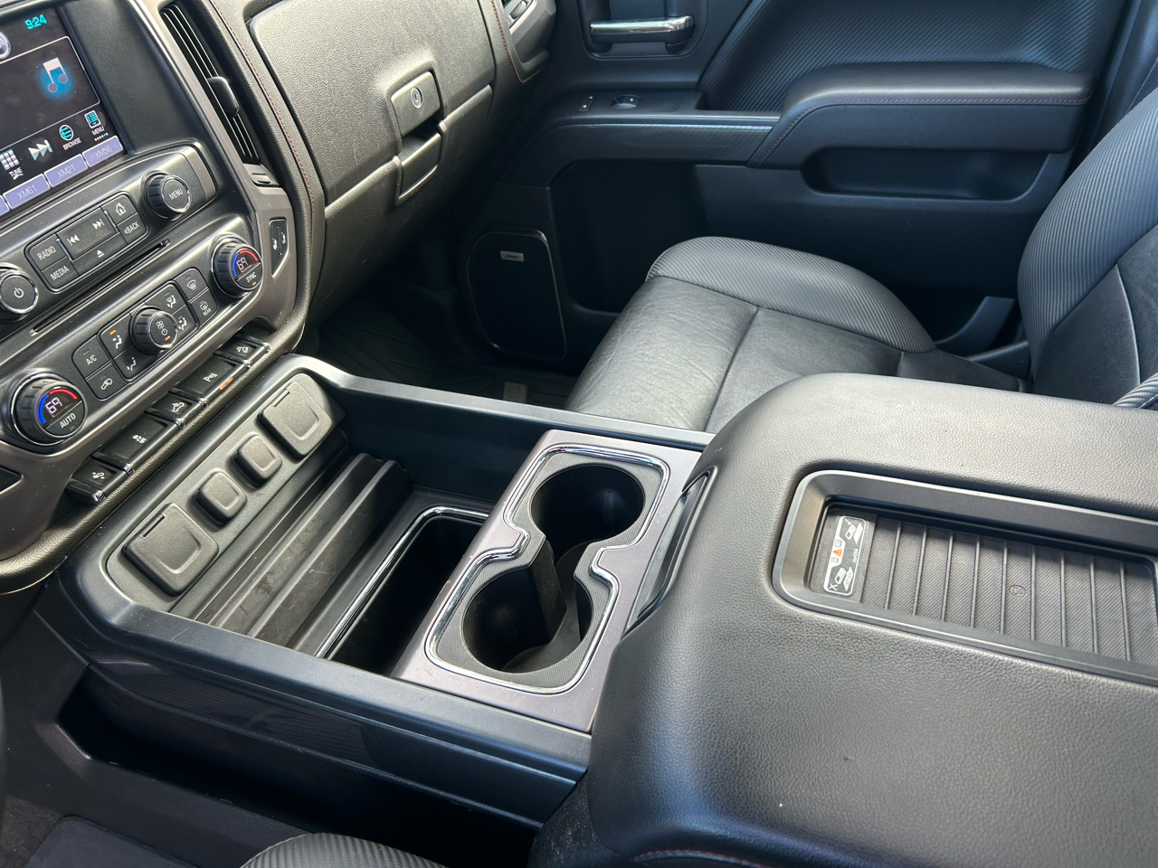 GMC Sierra 1500 4WD Crew Cab 143.5" SLT 2017 GMC Sierra 1500 4WD Crew Cab 143.5" SLT 2017