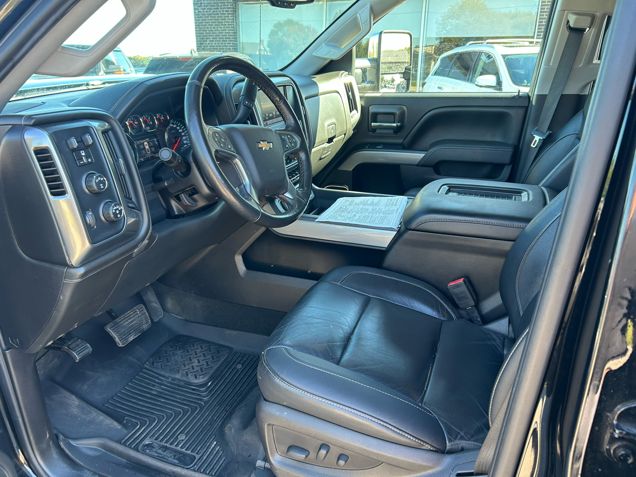 Chevrolet Silverado 2500HD 4WD Crew Cab 153.7" LTZ 2017 Chevrolet Silverado 2500HD 4WD Crew Cab 153.7" LTZ 2017