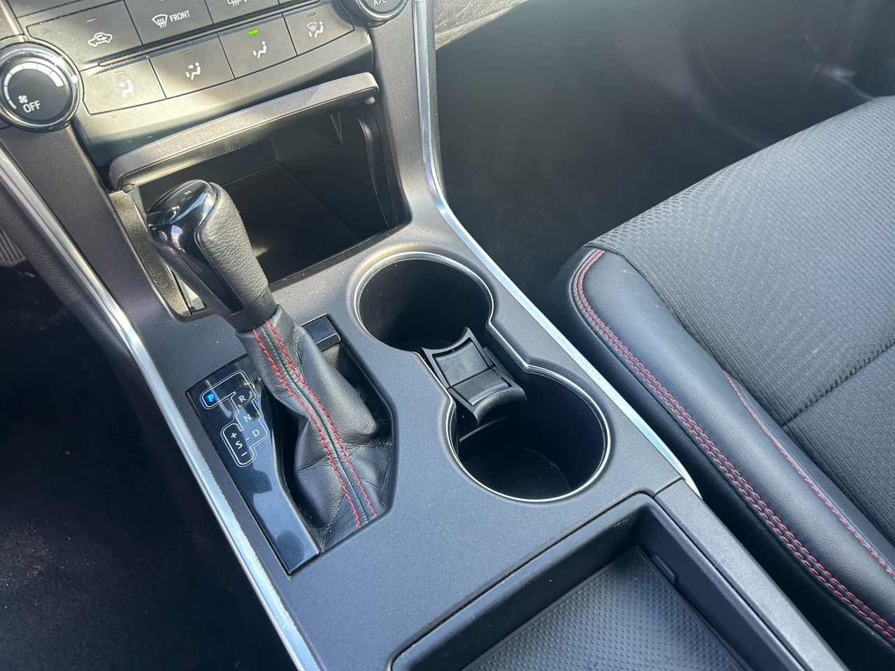 Toyota Camry 4dr Sdn I4 Auto SE w/Special Edition Pkg (Natl) 2016 Toyota Camry 4dr Sdn I4 Auto SE w/Special Edition Pkg (Natl) 2016