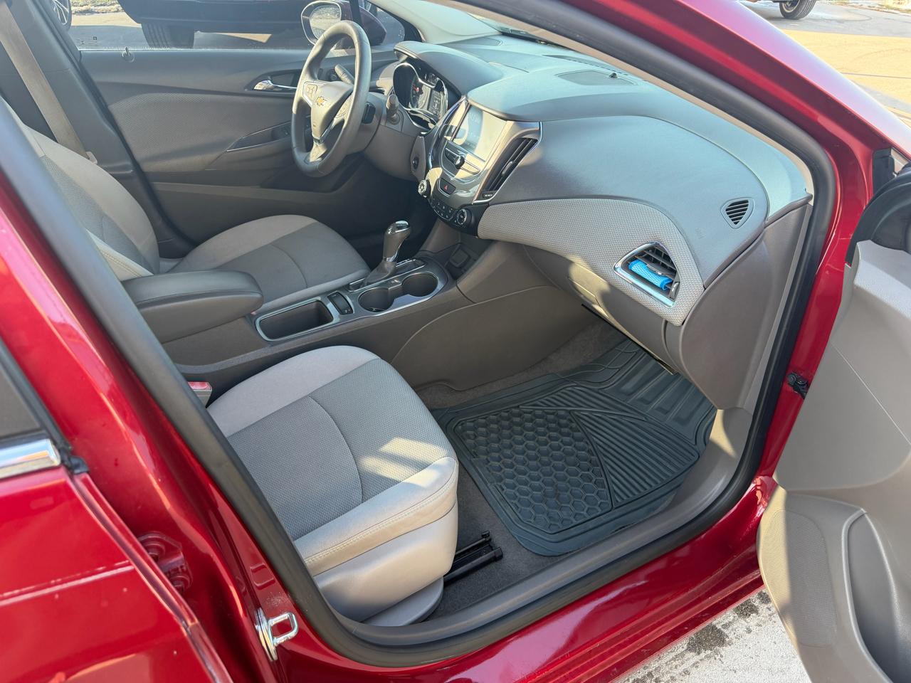 Chevrolet Cruze 4dr HB 1.4L LT w/1SD 2017