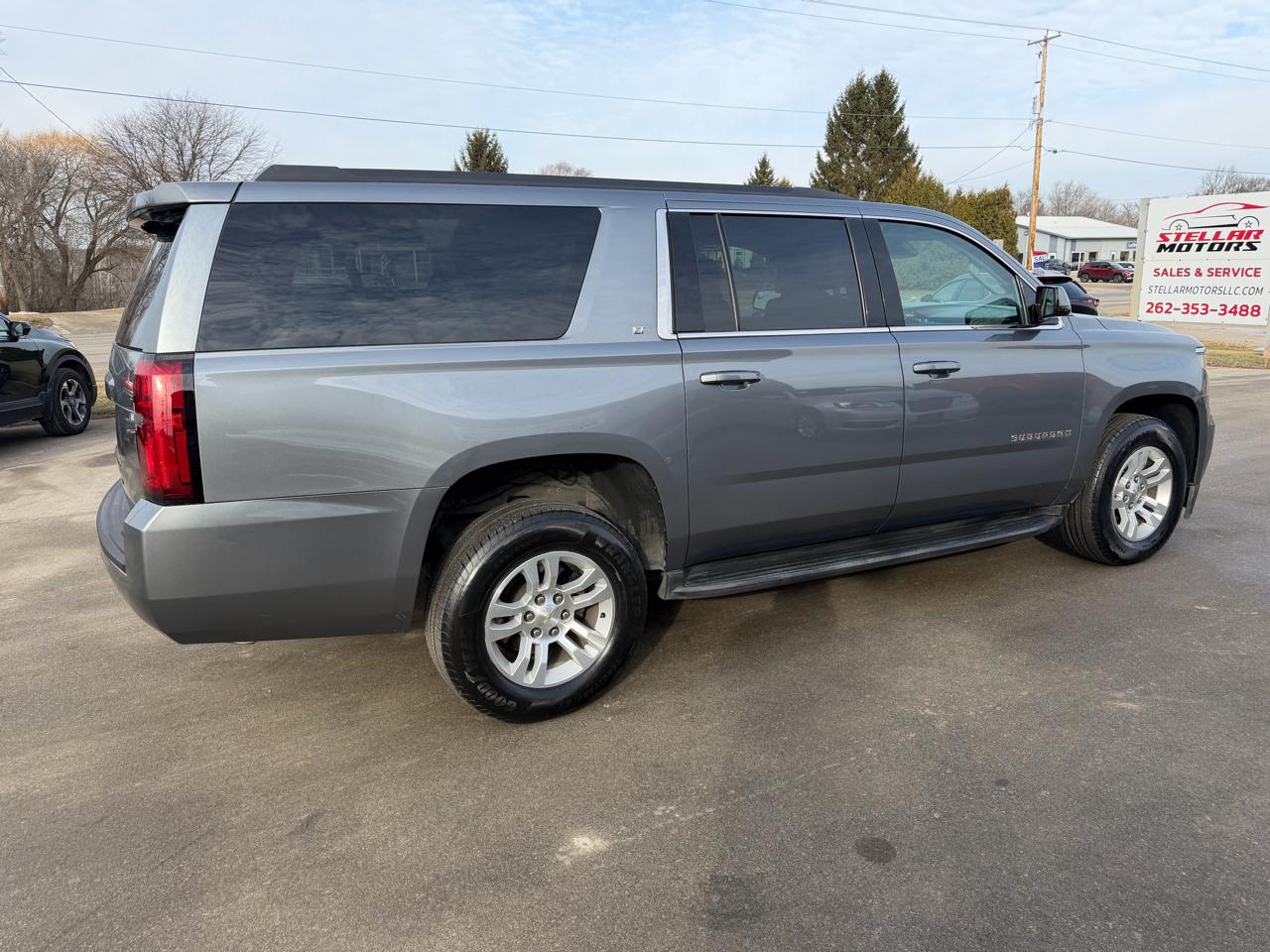 Chevrolet Suburban 4WD 4dr LT 2020
