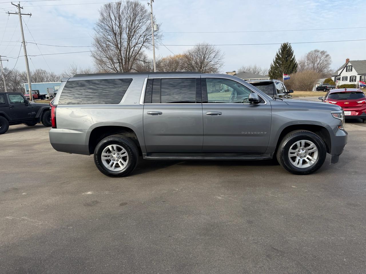 Chevrolet Suburban 4WD 4dr LT 2020