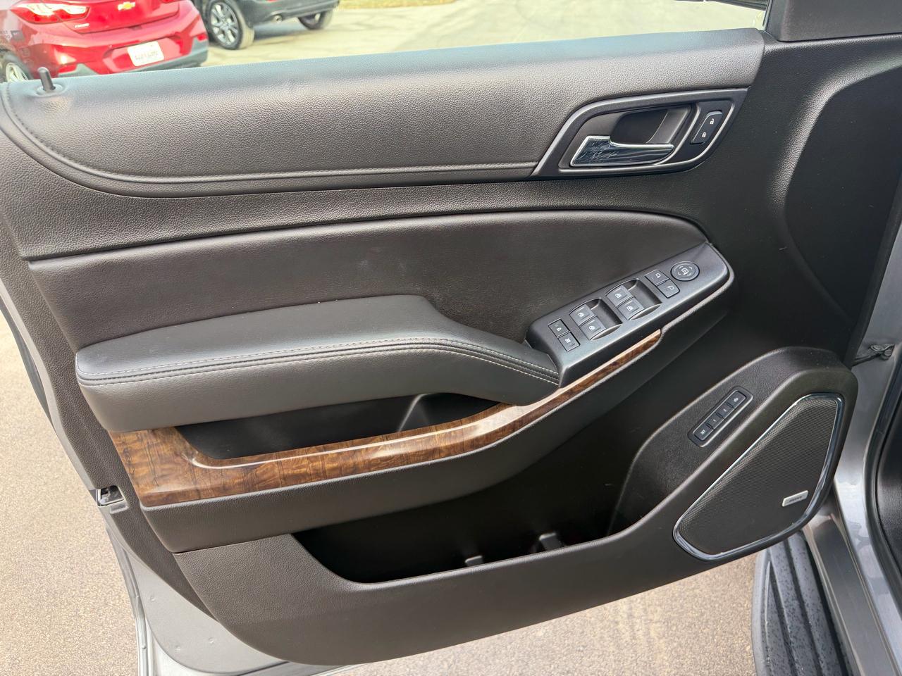 Chevrolet Suburban 4WD 4dr LT 2020