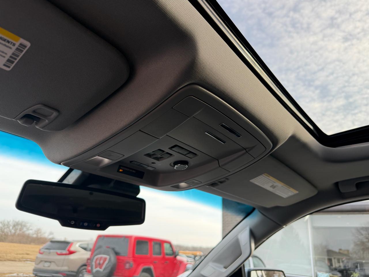 Chevrolet Suburban 4WD 4dr LT 2020