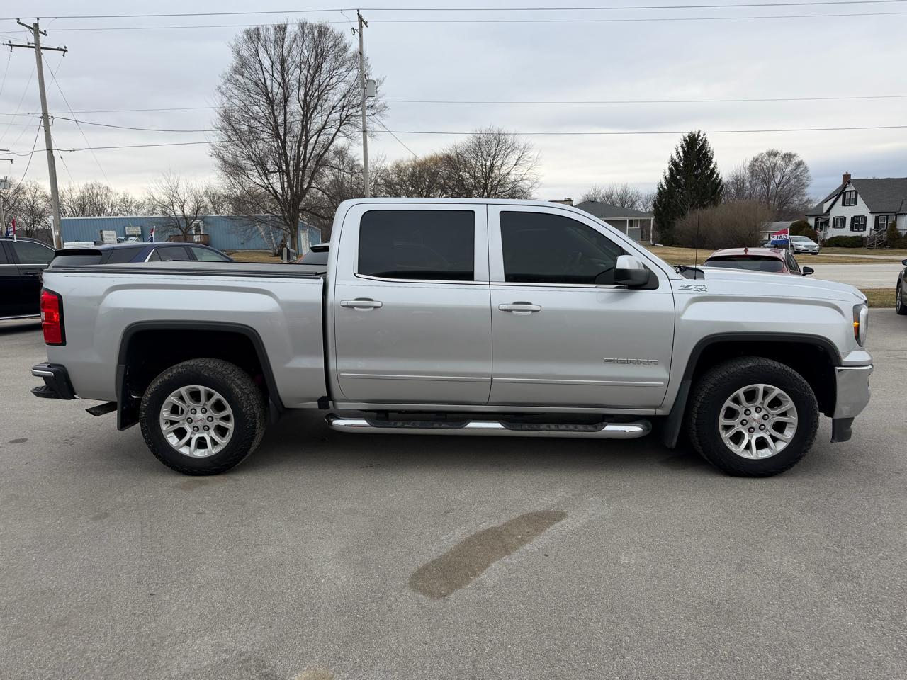 GMC Sierra 1500 4WD Crew Cab 143.5" SLE 2017