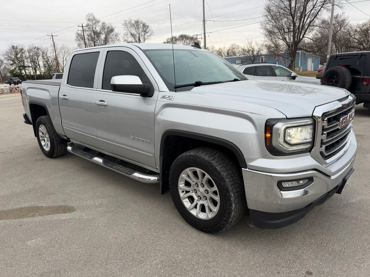 GMC Sierra 1500 4WD Crew Cab 143.5" SLE 2017