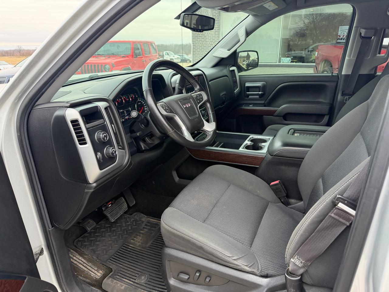 GMC Sierra 1500 4WD Crew Cab 143.5" SLE 2017