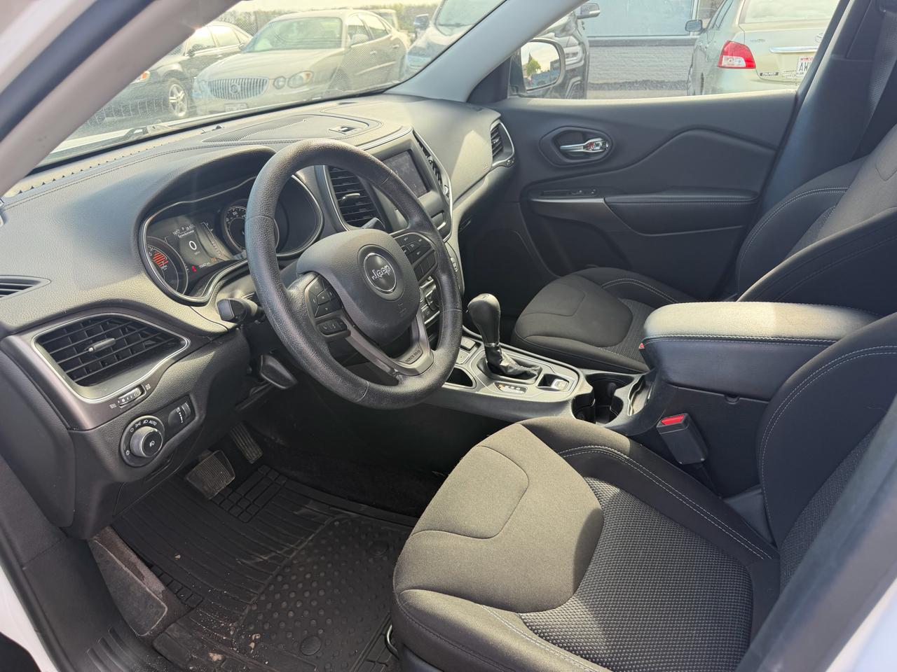 Jeep Cherokee Latitude FWD 2019