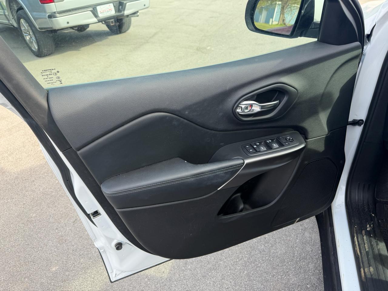 Jeep Cherokee Latitude FWD 2019