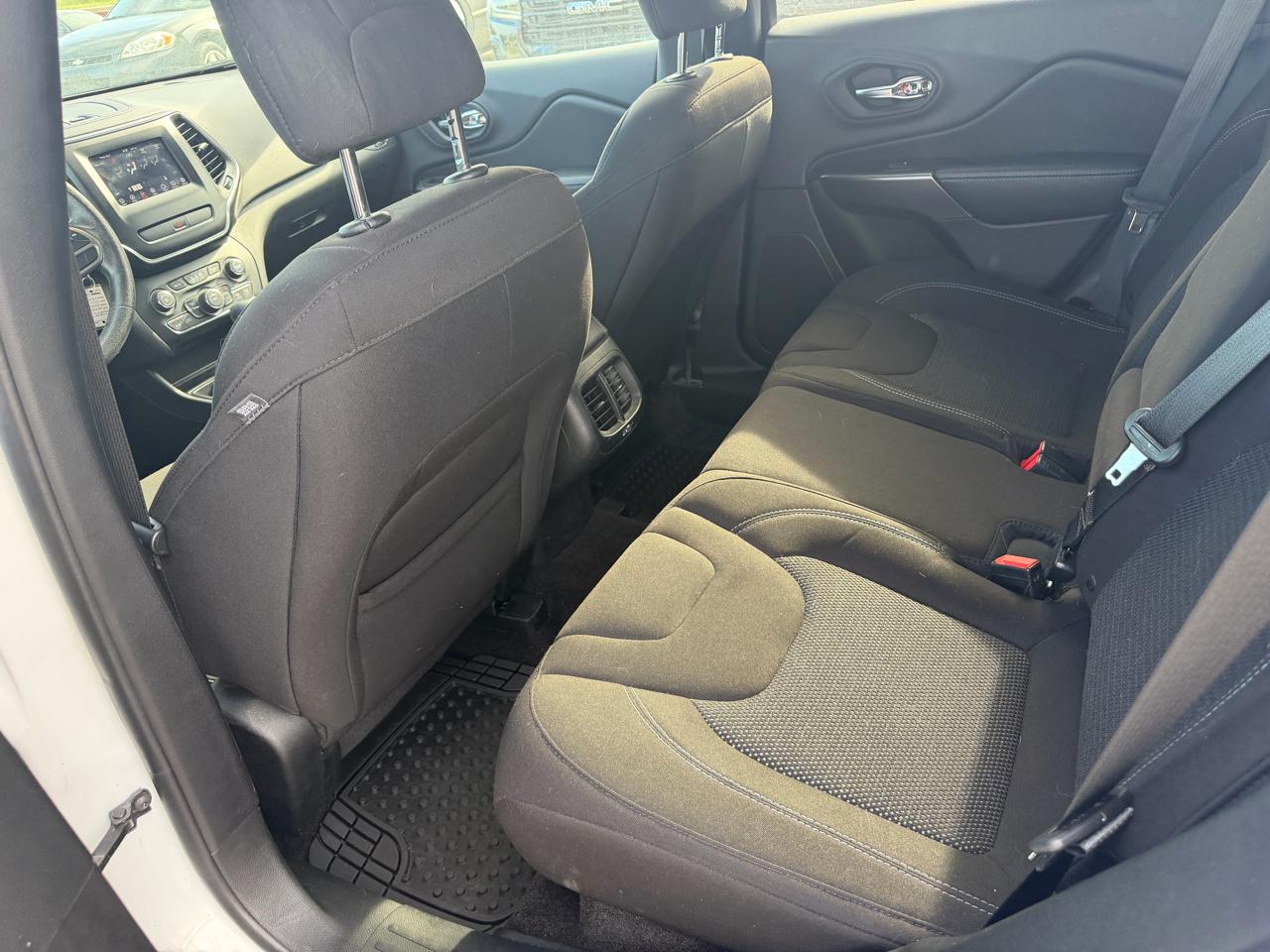 Jeep Cherokee Latitude FWD 2019