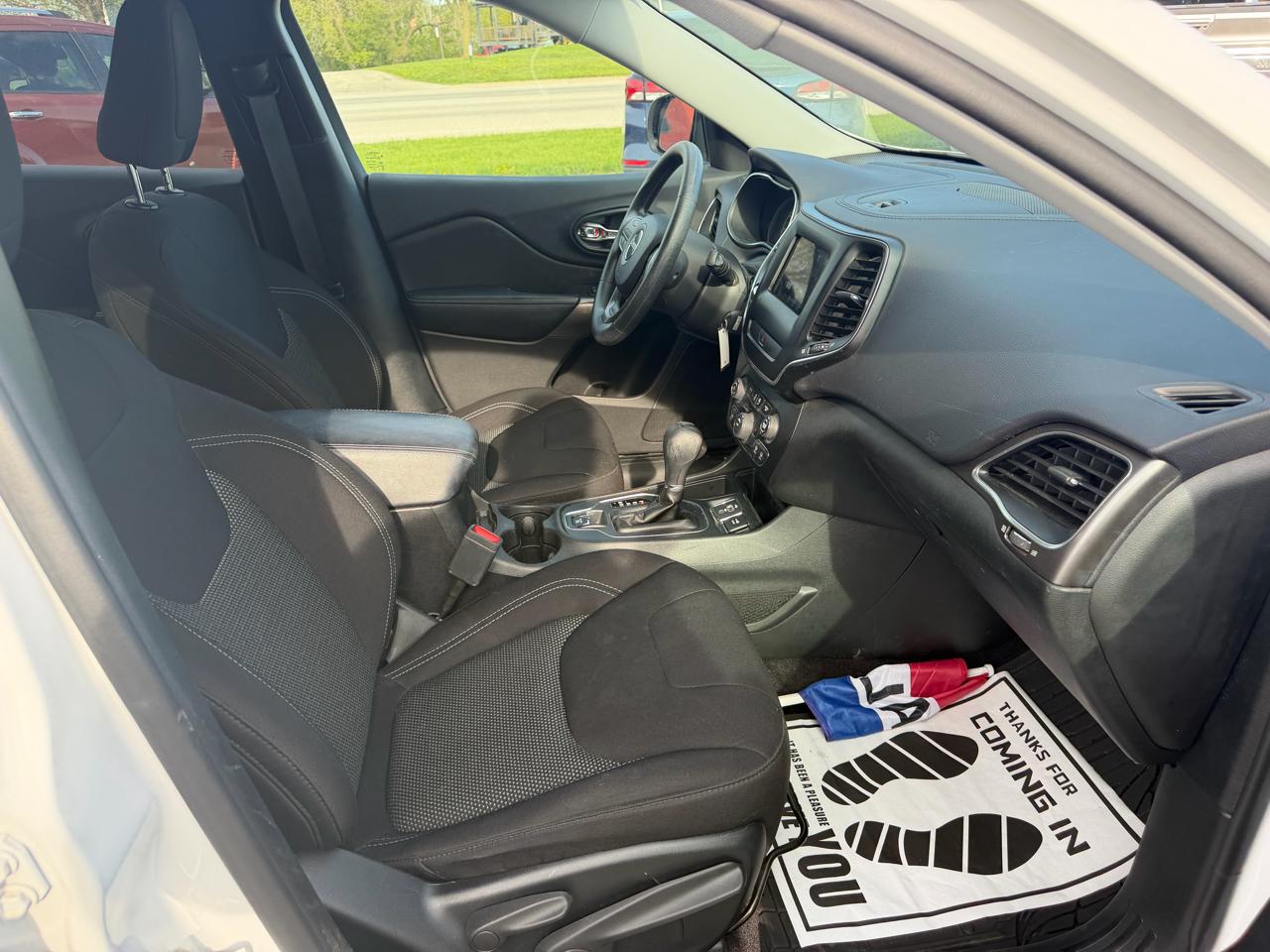 Jeep Cherokee Latitude FWD 2019