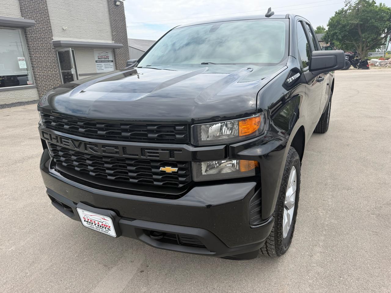Chevrolet Silverado 1500 4WD Double Cab 147" Custom 2021