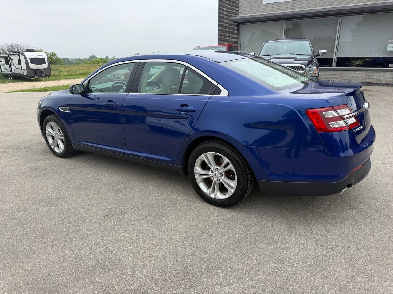 Ford Taurus 4dr Sdn SEL FWD 2015