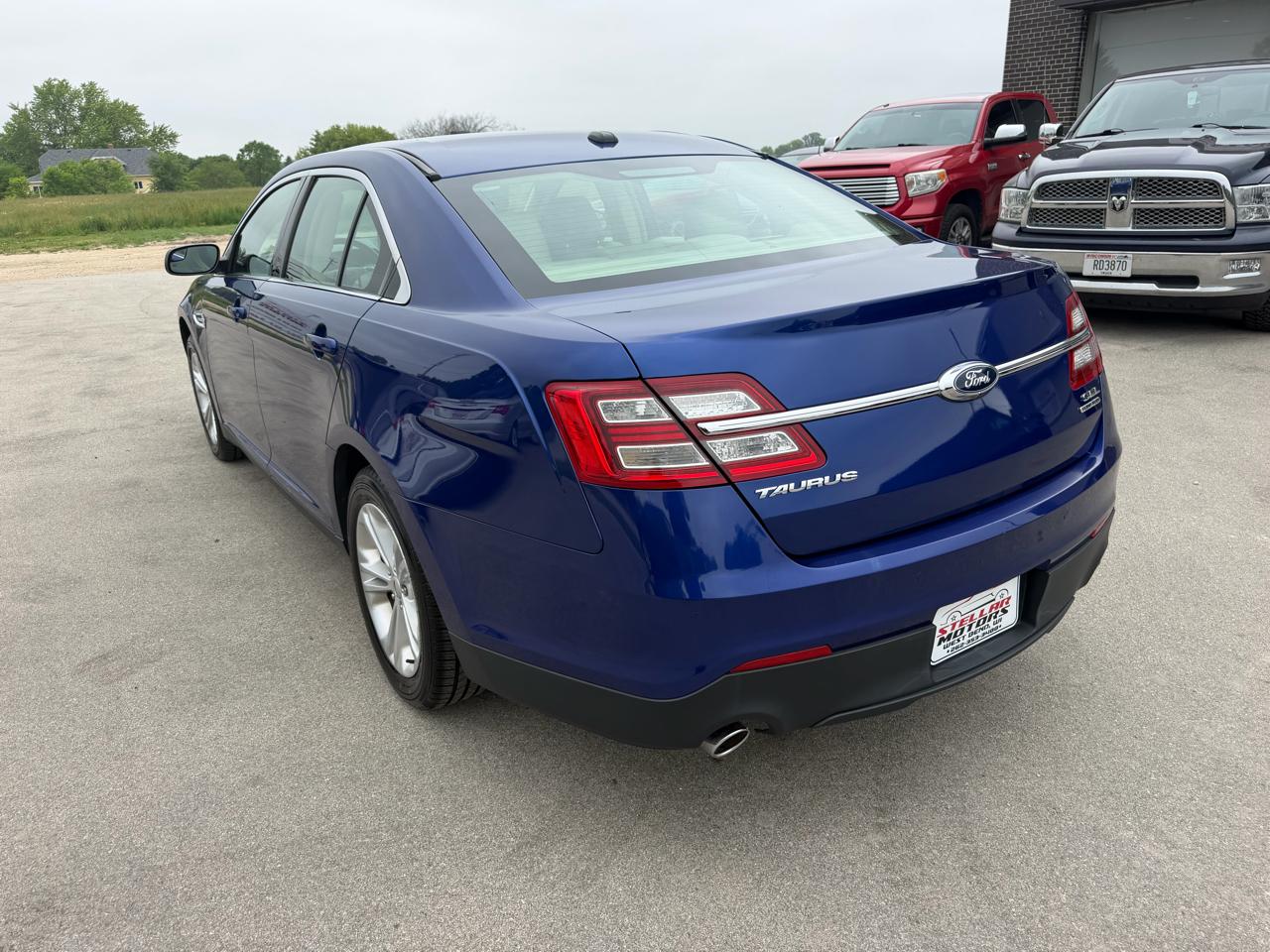 Ford Taurus 4dr Sdn SEL FWD 2015