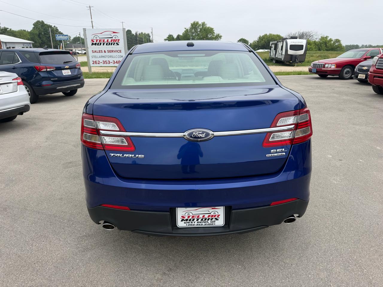 Ford Taurus 4dr Sdn SEL FWD 2015