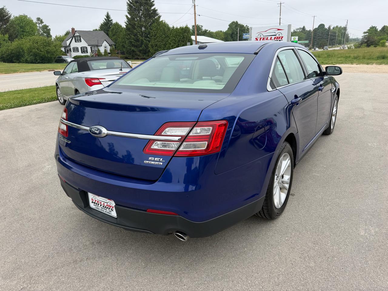 Ford Taurus 4dr Sdn SEL FWD 2015